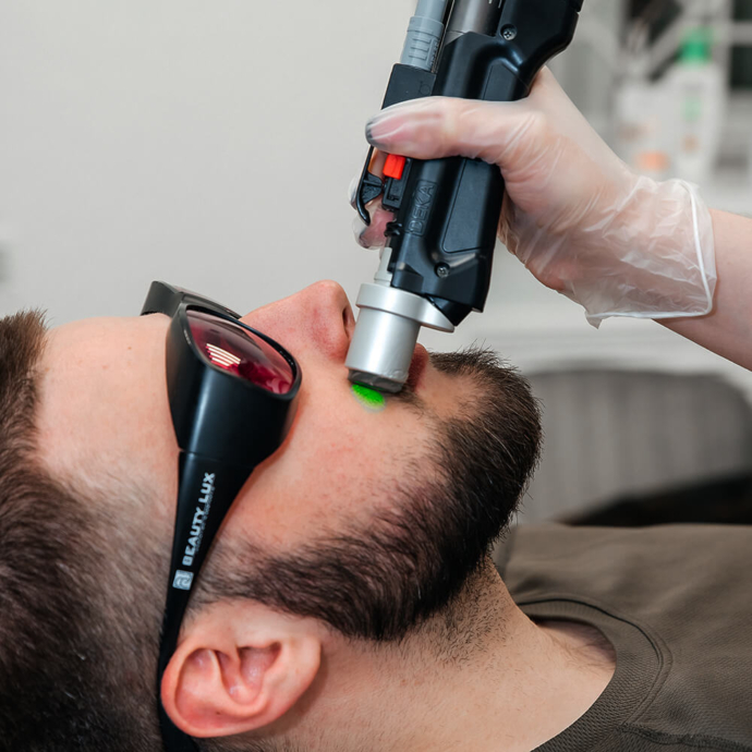 лазерне видалення вусів