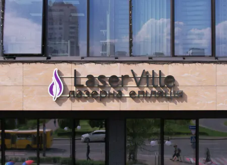 Обложка фасада в контактах