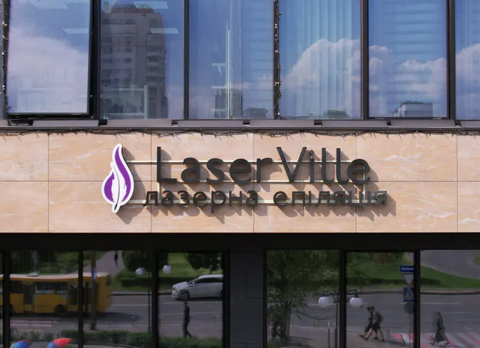 Обложка фасада в контактах